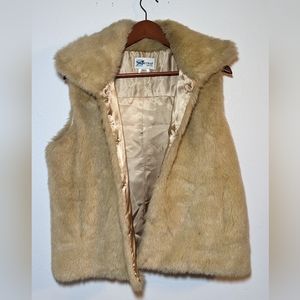Betmar New York TAN faux fur vest- size M/L